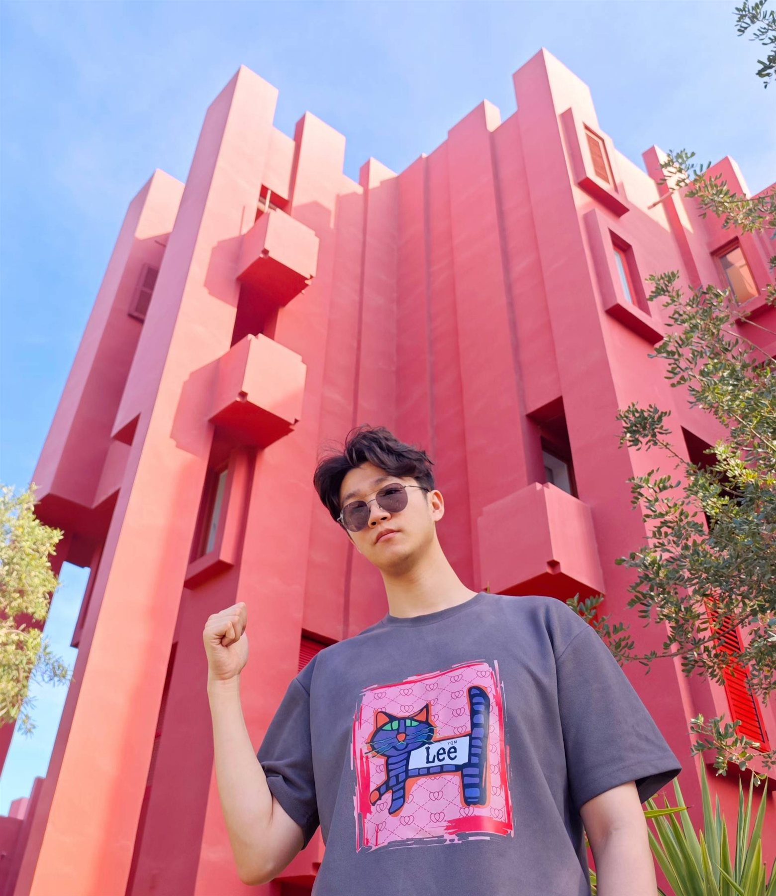 Siyuan travelling in front of a bright red building
